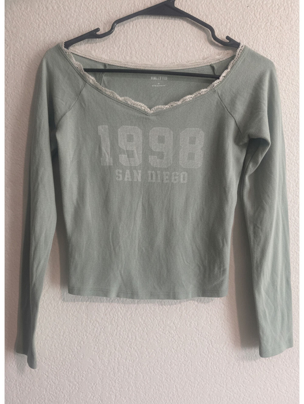 Hollister Women's Long Sleeve Green Lace Trim Top Size Small